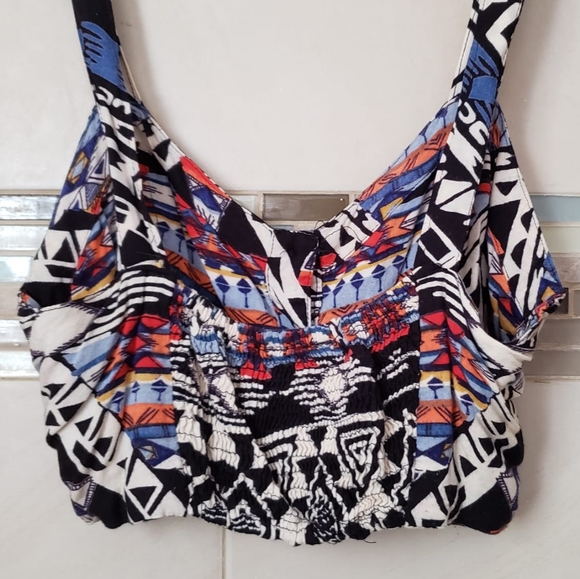 🌠Ellie🌠 aztec print crop top - Picture 3 of 4